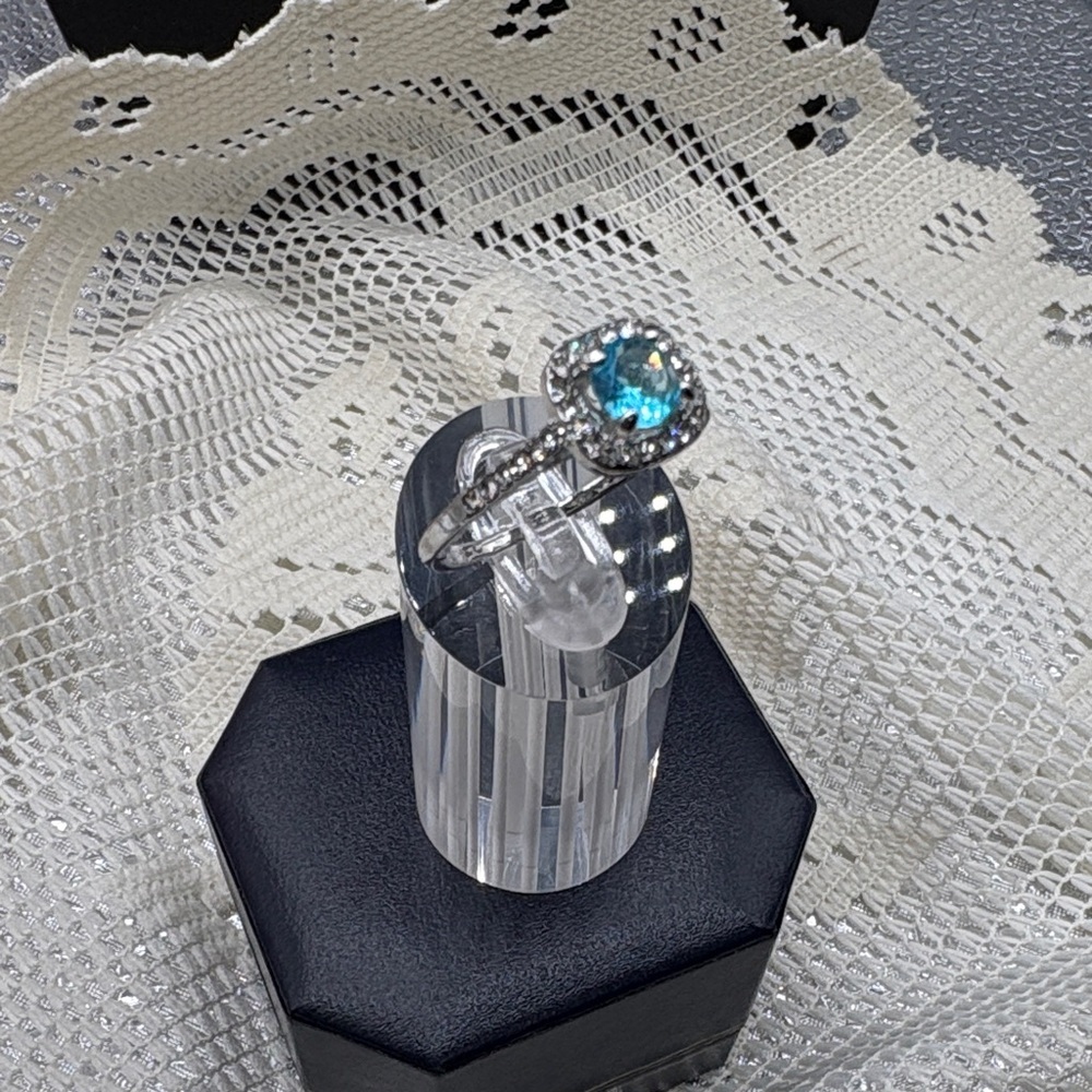 New Elegant Silver Ring with Captivating Blue Stone - Picture 2 of 8